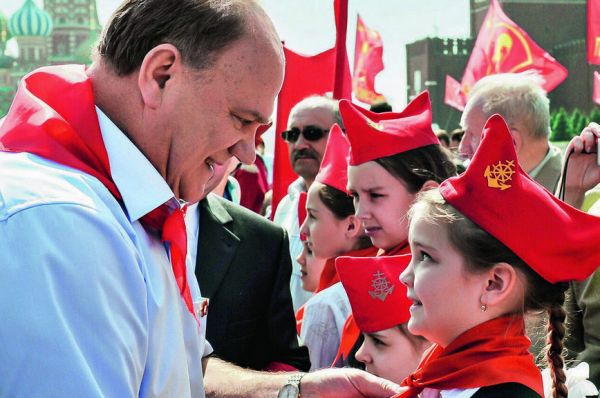 Как Певцов порвал барабан, и почему Жириновского не сразу приняли в пионеры