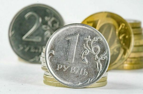 Официальный курс доллара вырос на 6,5 рубля Официальный курс доллара вырос на 6,5 рубля
