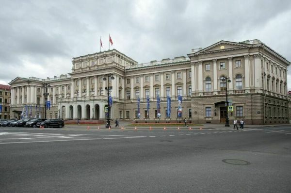 Руку и сердце отдадут в дворцовых интерьерах