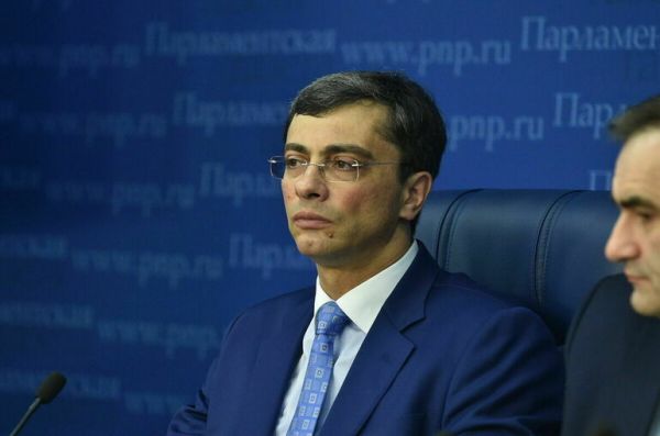 Гутенев: Курс доллара стабилизируется, и цены на машины пойдут вниз Гутенев: Курс доллара стабилизируется, и цены на машины пойдут вниз