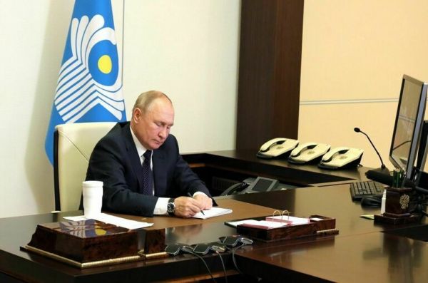 Путин подписал указ о мерах по социально-экономической стабильности Путин подписал указ о мерах по социально-экономической стабильности
