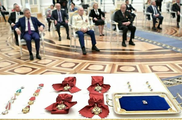 Что положено обладателям высших государственных наград