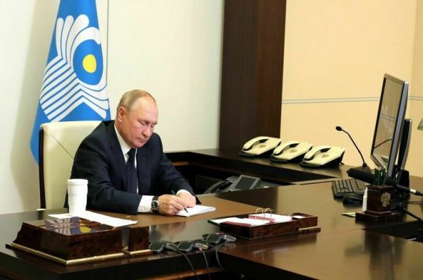 Путин присвоил двум бригадам звания гвардейских Путин присвоил двум бригадам звания гвардейских