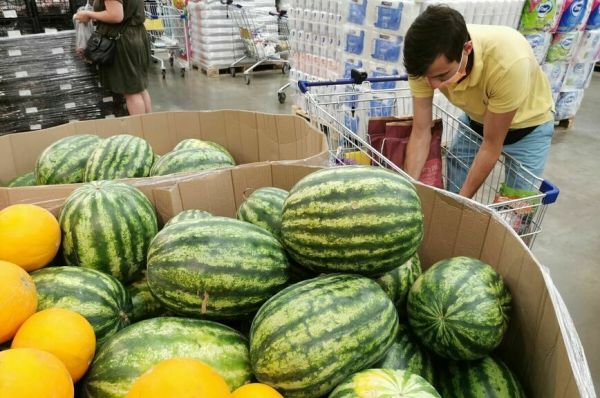 В Роспотребнадзоре рассказали, как выбрать спелый арбуз