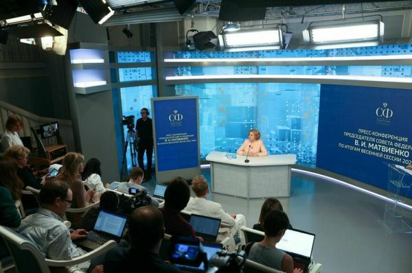 Валентина Матвиенко: Свою судьбу граждане украинских областей и республик Донбасса будут решать сами