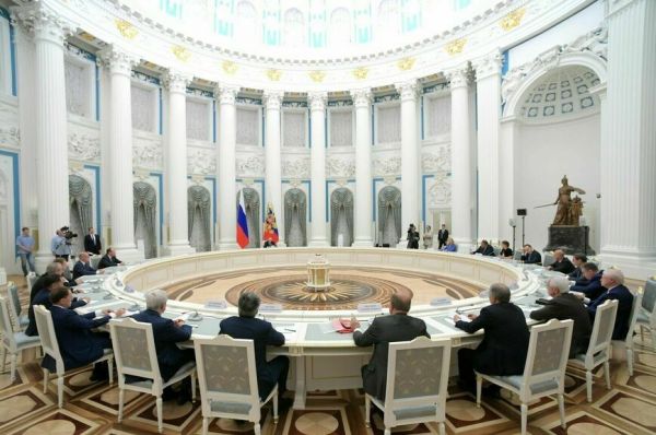 Владимир Путин: Партий-то у нас много, а Родина — одна