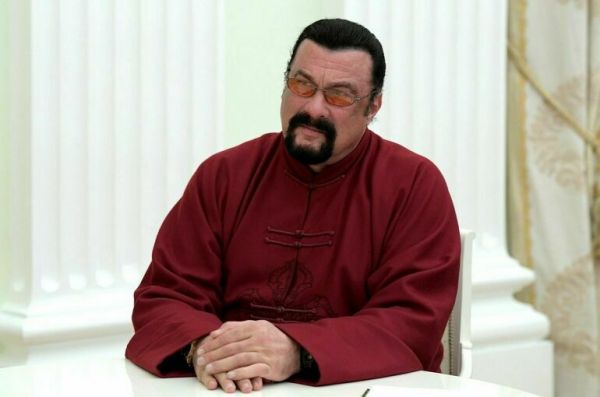 Актер Стивен Сигал посетил Донбассс Актер Стивен Сигал посетил Донбассс