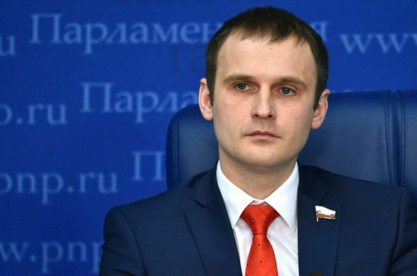Леонов считает, что ношение масок не сильно снизит заболеваемость COVID-19 Леонов считает, что ношение масок не сильно снизит заболеваемость COVID-19
