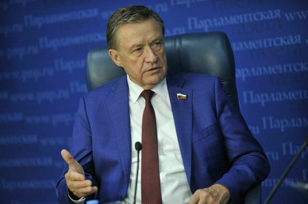 В Совфеде придумали, как сделать аэропорты современными, не задействуя бюджет В Совфеде придумали, как сделать аэропорты современными, не задействуя бюджет