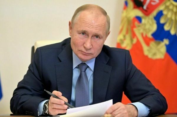 Путин, заявил, что расселение аварийного фонда идет с опережением Путин, заявил, что расселение аварийного фонда идет с опережением