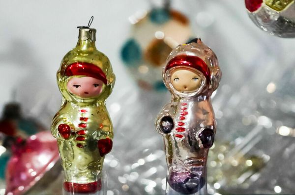 Когда елку в России стали украшать стеклянными игрушками 