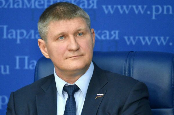 Минздрав попросили повысить выплаты земским докторам и фельдшерам