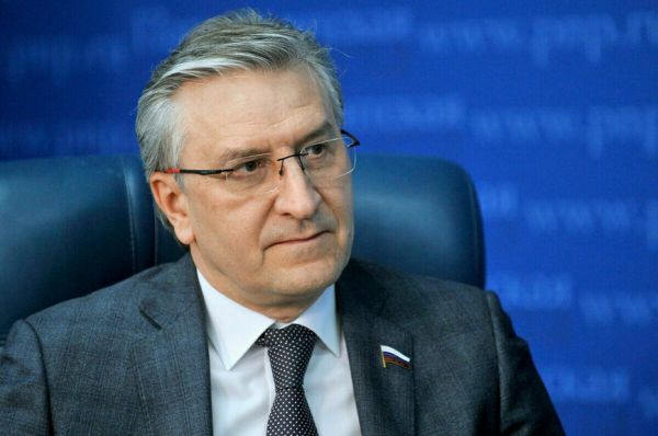 Минздрав попросили повысить выплаты земским докторам и фельдшерам