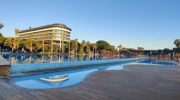 "Они русские, заслужили это": турки толпой жестоко избили отдыхающего из России "Они русские, заслужили это": турки толпой жестоко избили отдыхающего из России