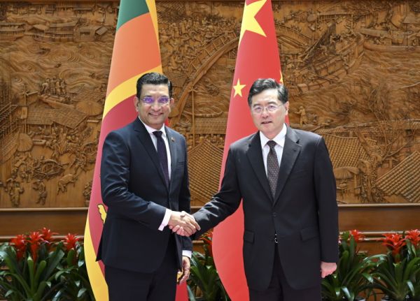 Появились подробности внезапной отставки главы МИД Китая Появились подробности внезапной отставки главы МИД Китая