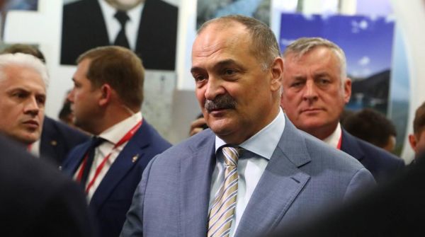 Появились кадры с матерящимся главой Дагестана Меликовым на заседании Появились кадры с матерящимся главой Дагестана Меликовым на заседании