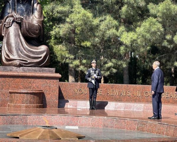 Лаврова возмутило отсутствие надписи на русском на мемориале в Узбекистане