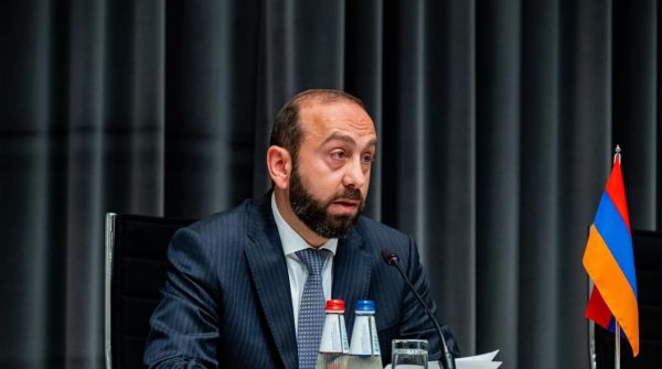 Глава МД Армении призвал Россию не вмешиваться в дела страны