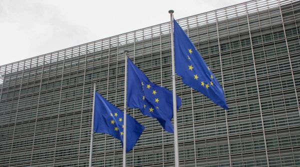 Euractiv: в ЕС выступают за полный запрет выдачи виз россиянам