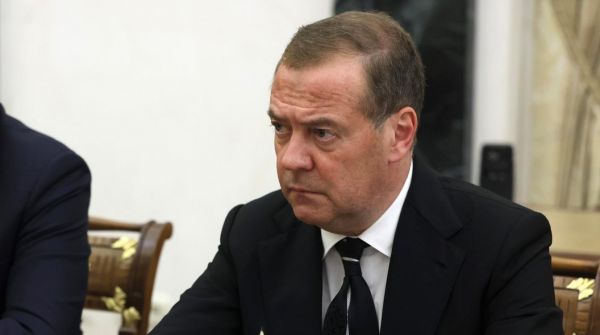Медведев пригрозил ответом на на комиссию по компенсациям Украине