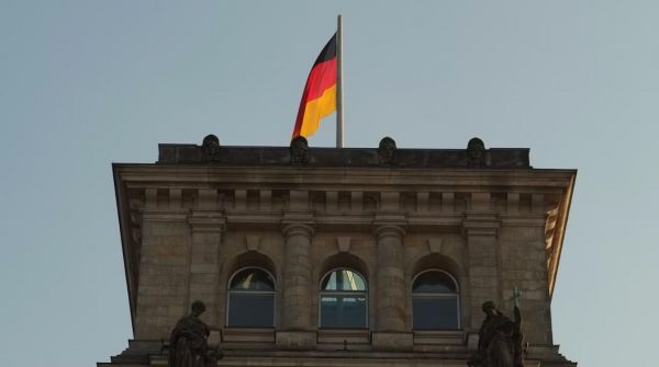 Аналитик Сакс назвал забавными заявления ФРГ о невозможности диалога с Москвой Аналитик Сакс назвал забавными заявления ФРГ о невозможности диалога с Москвой