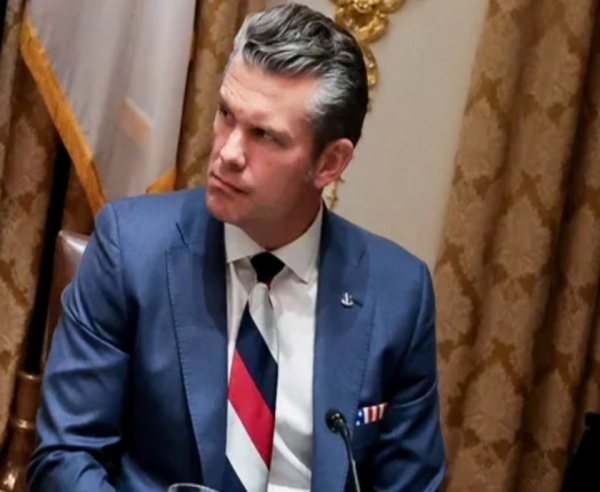 Курьез с российским флагом на главе Пентагона попытались обратить в шутку