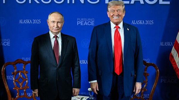 Сакс: ЕС попытается надавить на Трампа после отмены его встречи с Путиным