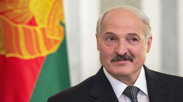 Лукашенко призвал НАТО "не вякать" под угрозой "Орешника"