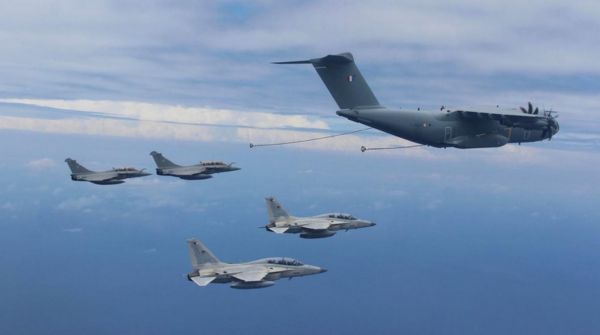 Истребители Франции появились в 130 км от границы с Россией