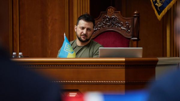 Spectator: бегство депутатов Рады грозит Зеленскому потерей власти Spectator: бегство депутатов Рады грозит Зеленскому потерей власти